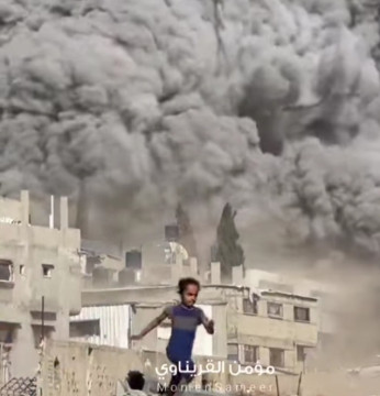 Seorang anak di Gaza berlari kencang menyelamatkan diri setelah bom menghantam sebuah gedung dan mengancam kehidupannya. [Instagram]